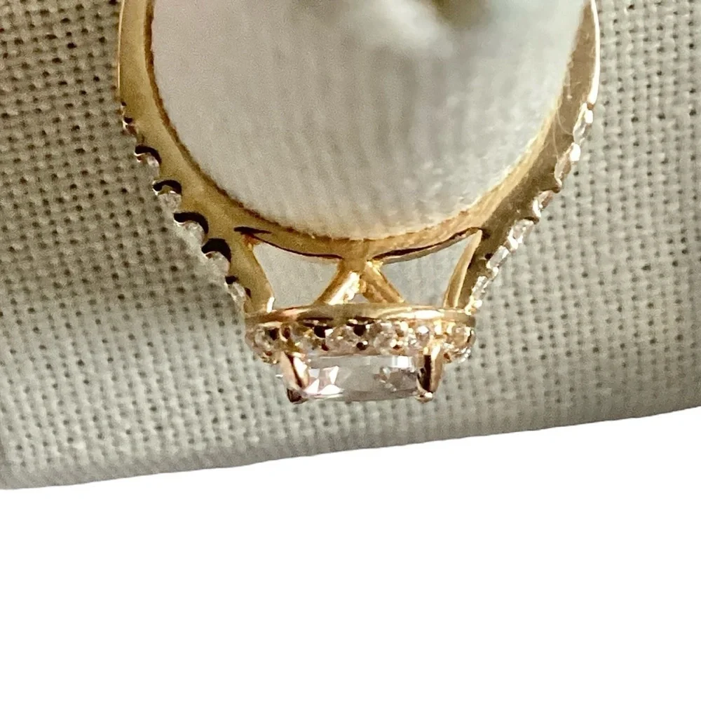 Round Clear Stone Set in Gold Tone Band Mini Side Stone Detailing Size 8.75